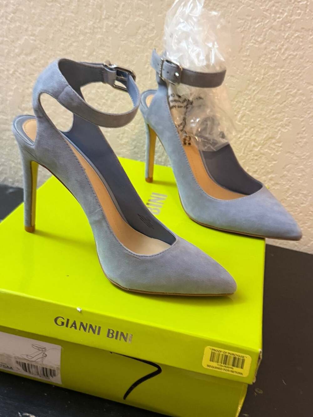 Gianni Bini Ambroza Size 7.5M Cela Blue Suede Heels